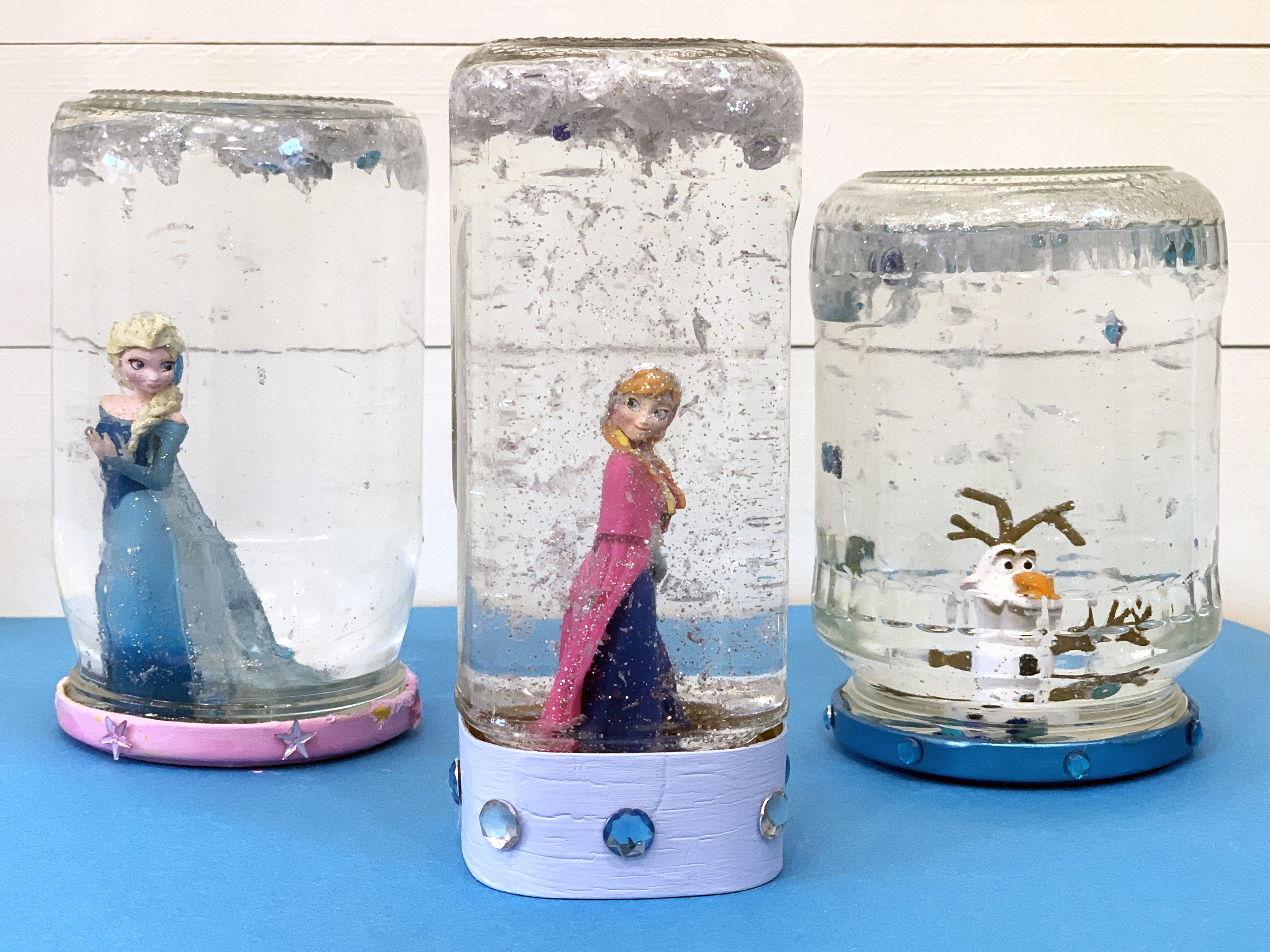 kinderparty Frozen-Schneekugel_Schritt-4x8ksqr6AxB3V2