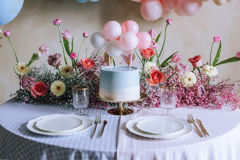 Hochzeitstisch, Blumen, Torte, Ballons, Tischdekoration