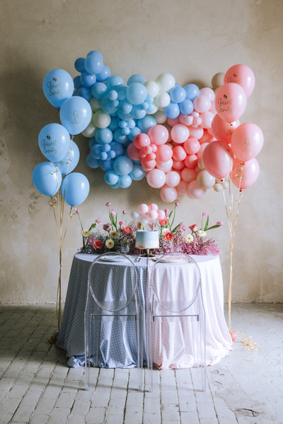 Ballon-Dekoration, Ballonbogen, Farbverlauf, Tafelmitte, Blumenschmuck