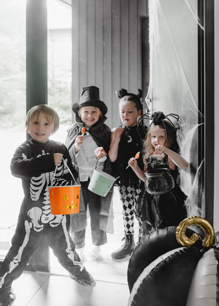 Kinder, Halloween, Kostüm, Süßigkeiten, Halloween-Essen?