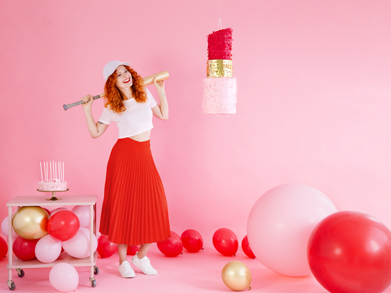 Kuchenkerze, Geburtstagsparty, Ballons, Frau mit Keule, Sticky Cake