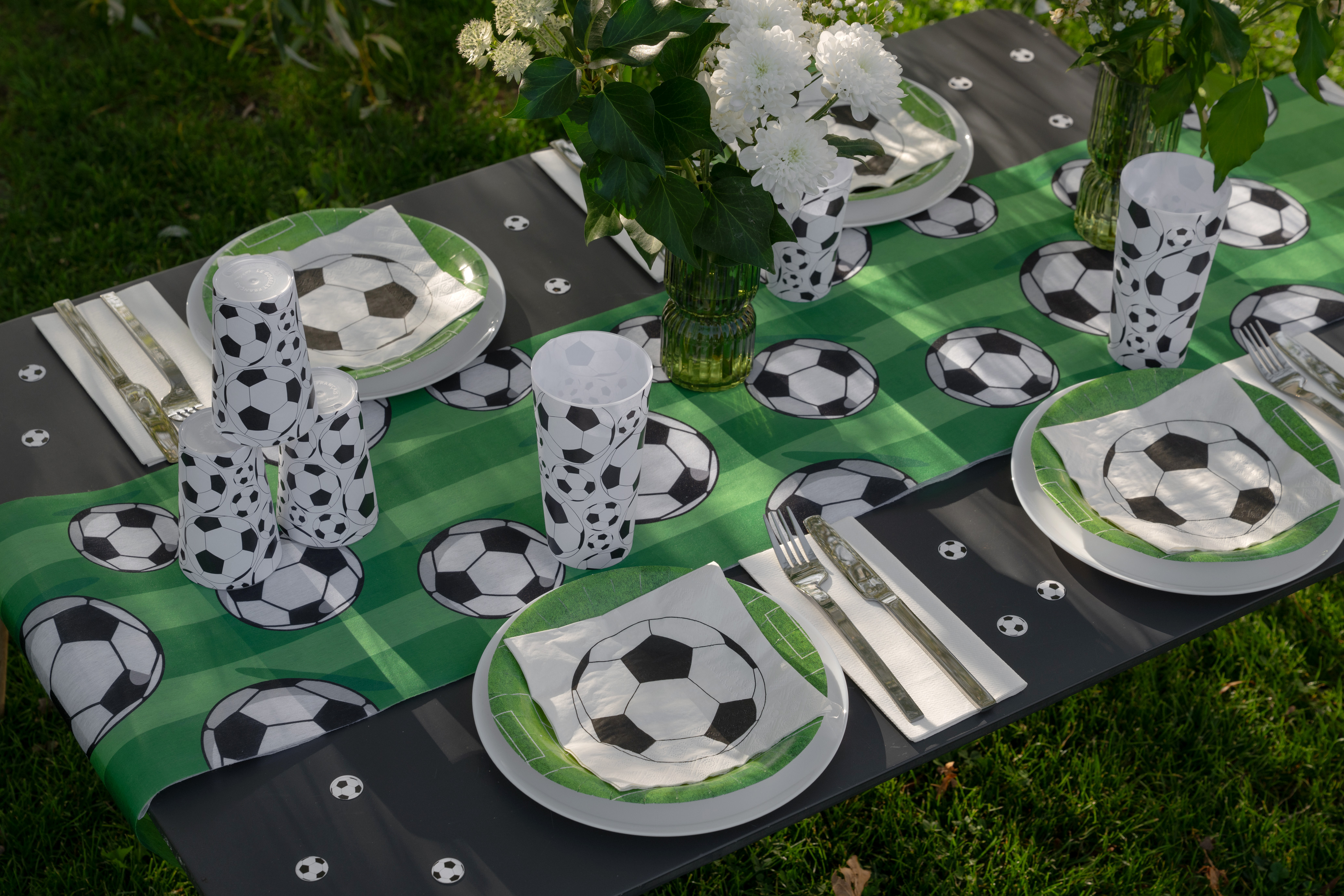 Esstisch, Tisch, Tischplatte, Fußball, Gras