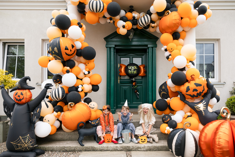 Halloween, Ballons, Kuerbis, Schauriges Dekor, Kindergruppe