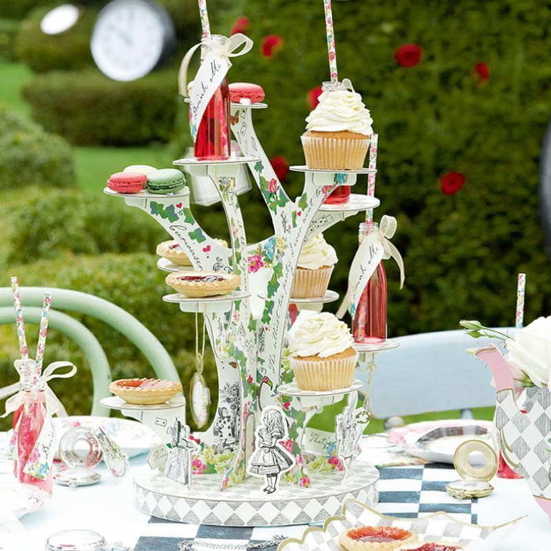 Kindergeburtstag-Tortenstaender_Alice_im_Wunderland_1