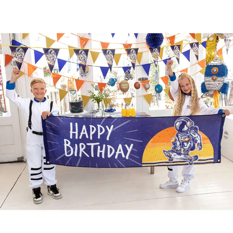 Kindergeburtstag-Hangedekoration-Happy-Birthday-Weltraum-Astronaut-2