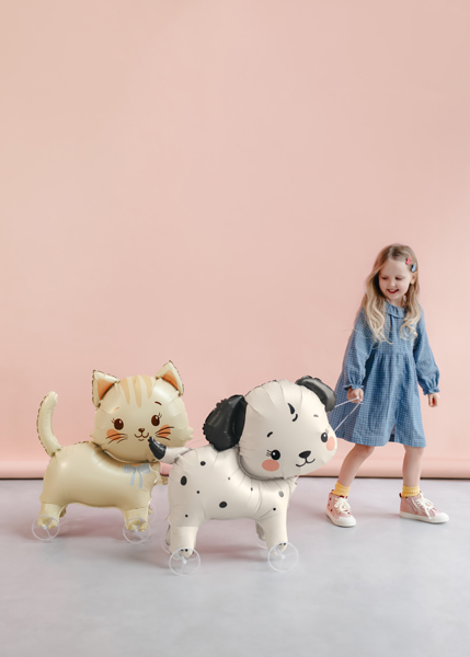 Kinder, Luftballon, Hund-auf-Rollern, Gummi-Spielzeug, Puppentier?