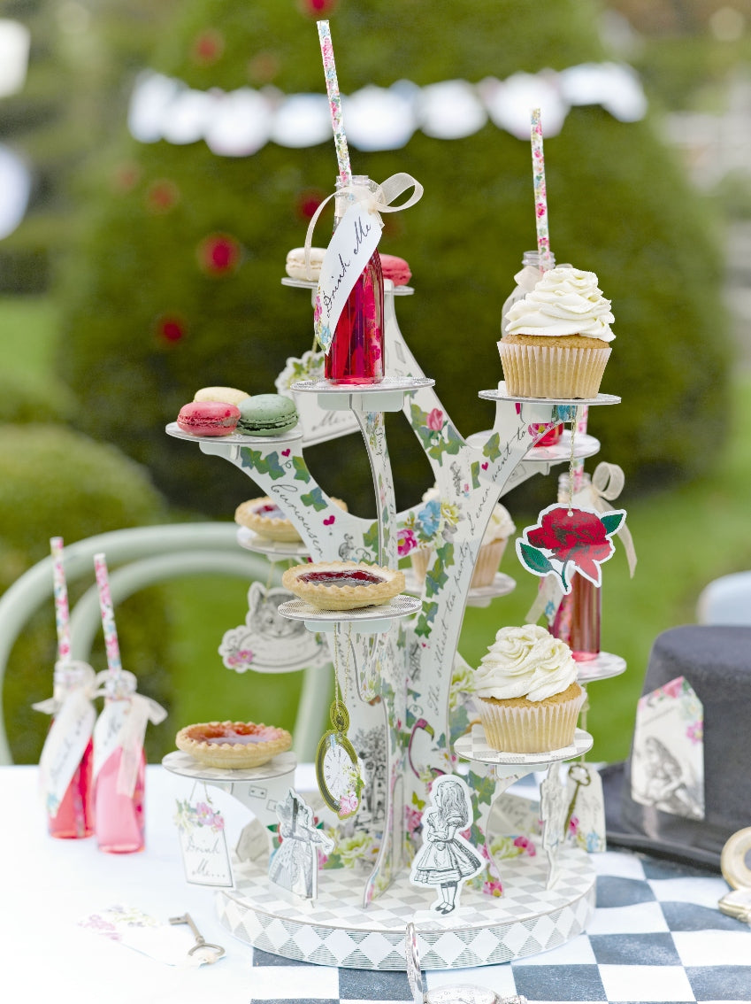 kinderparty trulyalicecakestand_ca5eac13-c369-4844-a7fb-50105053ddf3