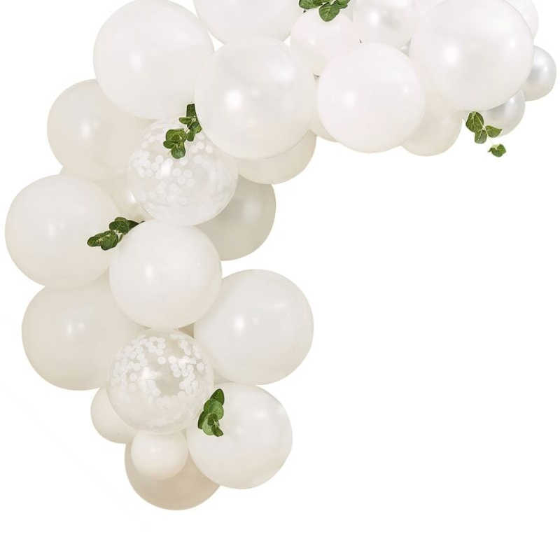 Kindergeburtstag-Weisser_Ballonbogen_mit_Eukalyptus_Zweigen_1