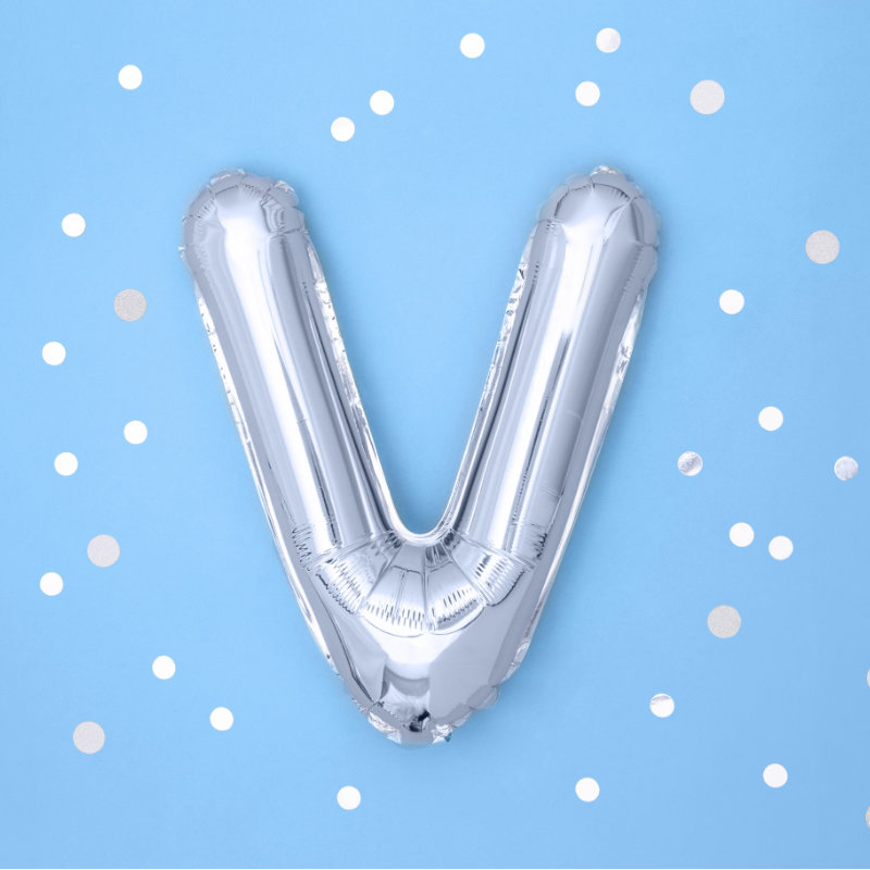 Kindergeburtstag-Folienballon_Buchstabe_V_silber_1_Stk_1