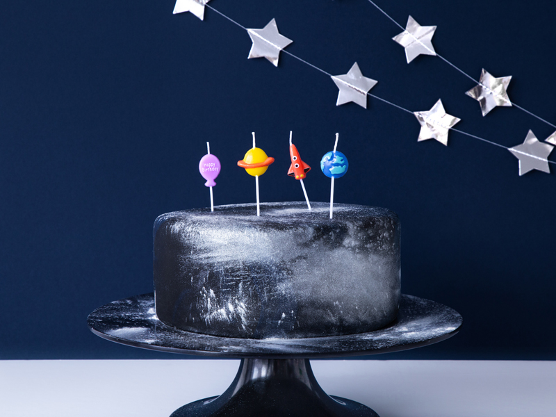 kuchen, schwarz, planeten-dekor, kerzendocht, geburtstagstorte