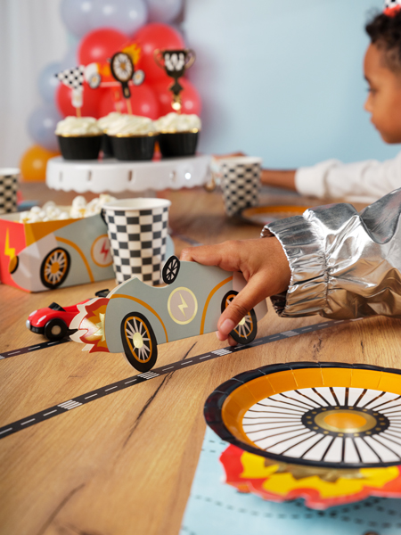 Karton Auto, Spielzeugauto, Rennbahn, Motorrad Reifen, Cupcake