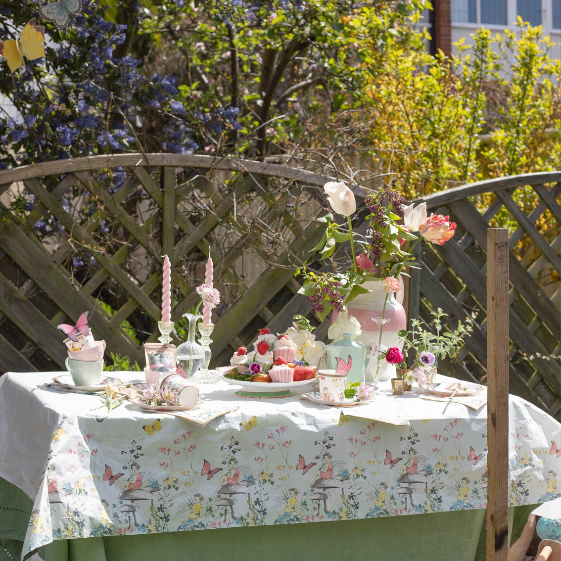 Tischdekoration, Frühjahrsausstattung, Kaffee-Tafel, Blumenarrangement, Cupcake-Studio