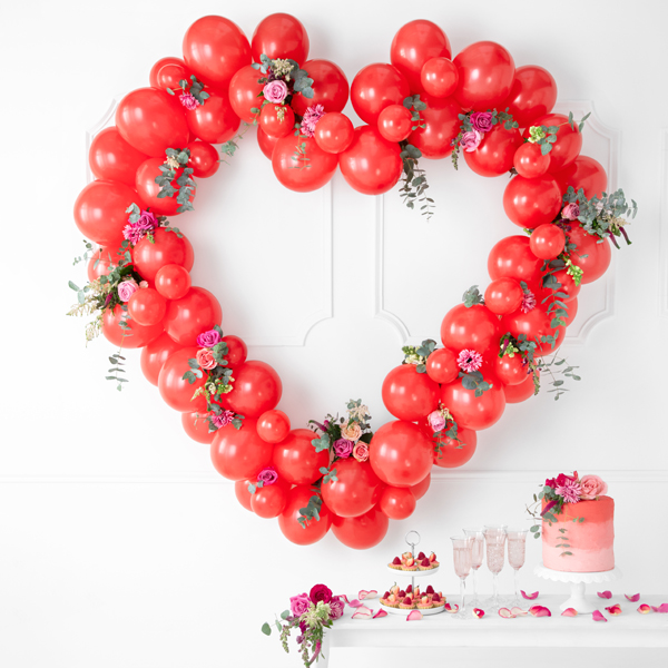 Herzdeko, Ballonherz, Ballon-Deko, Blumen-Deko, Romantische Wanddekoration