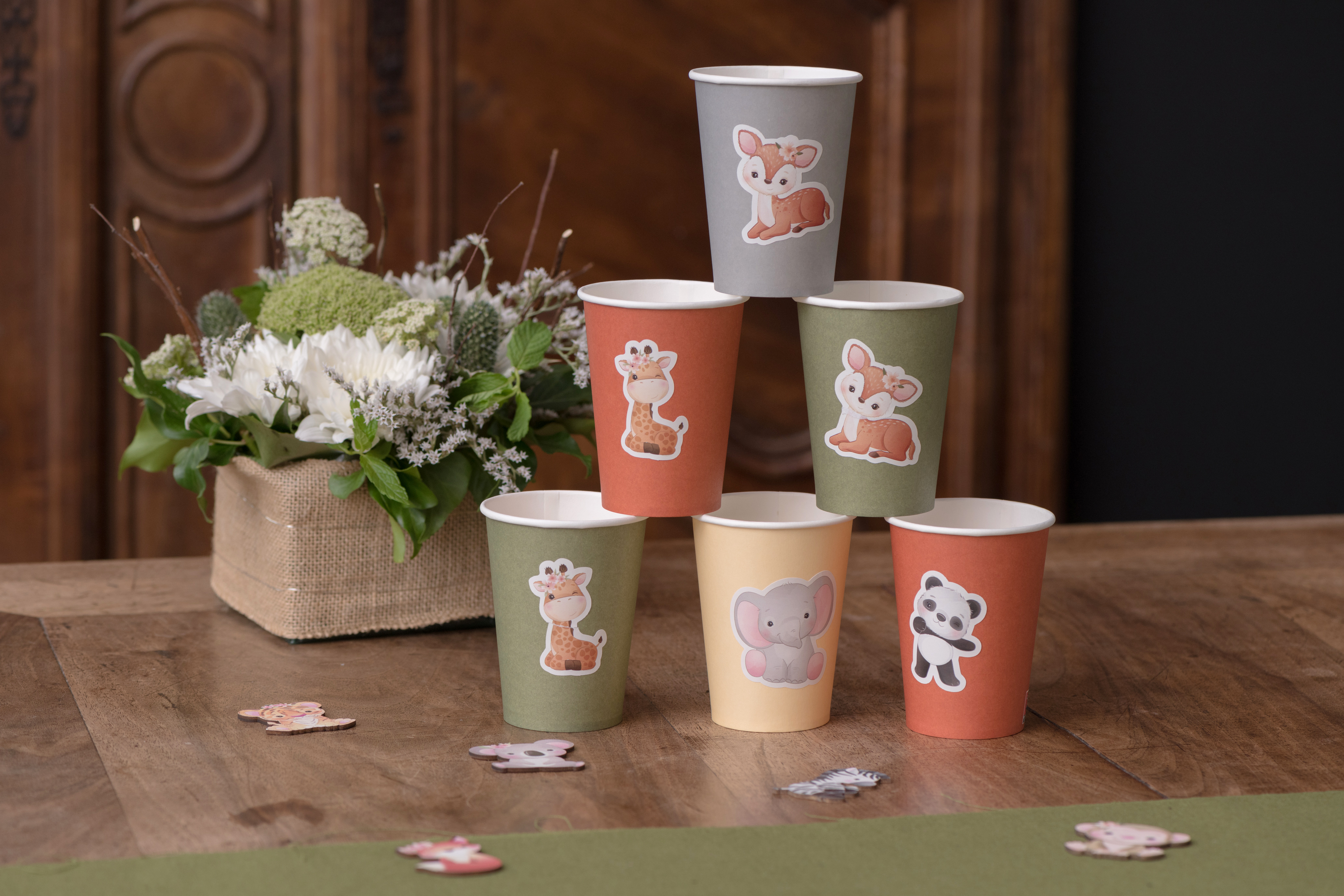 Blume, Blumen-Arrangement, Blumenstrauß, Tasse, Einwegbecher