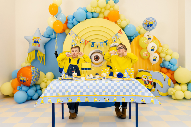 Kindergeburtstag, Minions, Kuchen, Ballons, Tischdeko