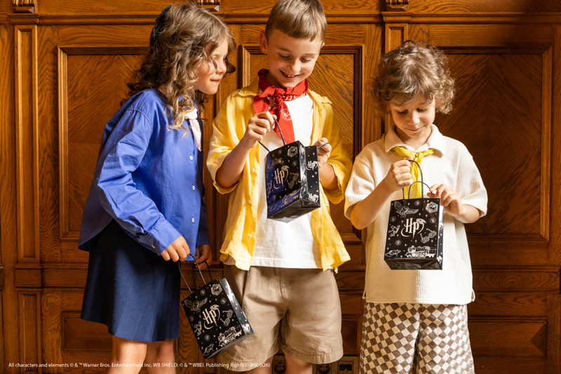 Kinder, Geschenkbeutel, Party, bunte Schals, farbige Shirts