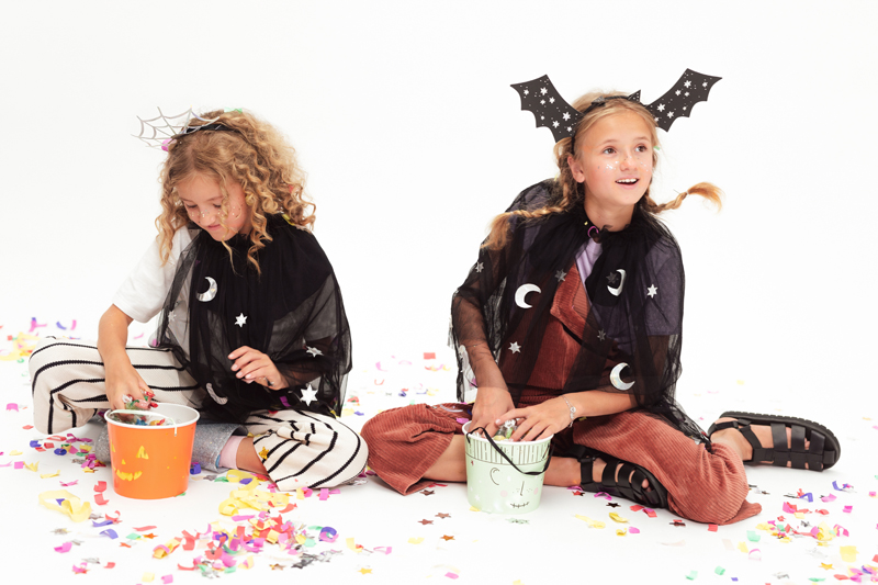 Hallowe’en outfit, Bat wings headband, Moon star cape, Party confetti, Costume bucket