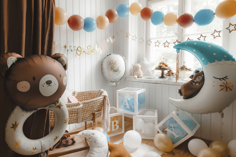 Babyzimmer-Dekor, Ballon-Set, Mond-und-Stern-Dekor, Holzbausteine, Korbschale