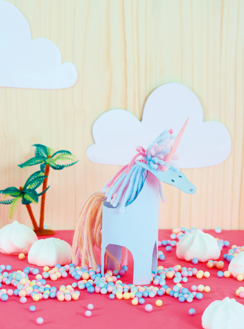 kinderparty einhorn-basteln-papprollen