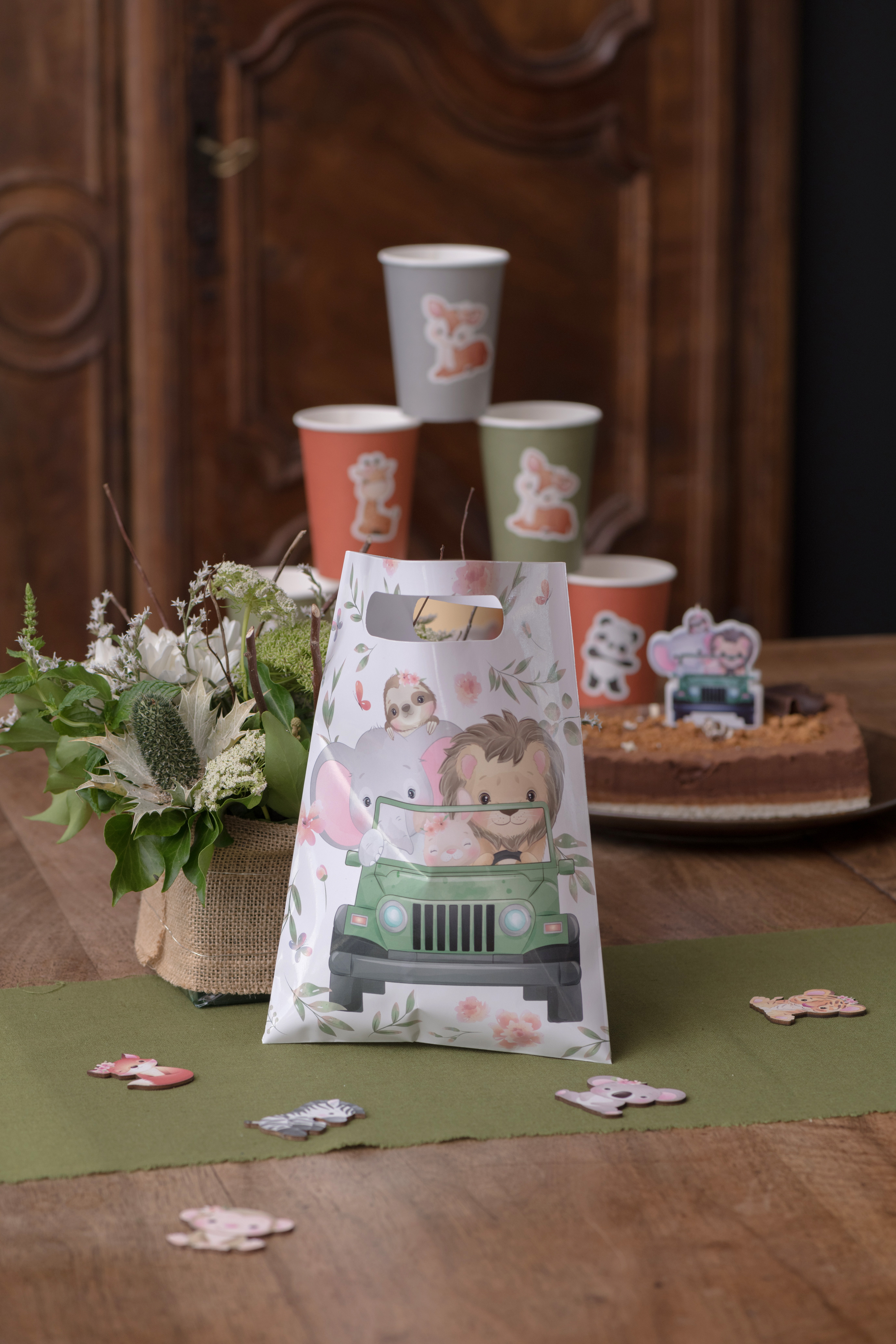 Blume, Blumen-Arrangement, Blumenstrauß, Tasse, Rose
