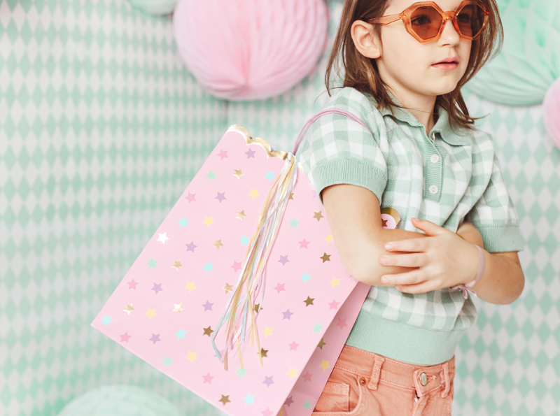 Kinderoutfit, Sonnenbrille, Pastellfarben, Geschenkbeutel, Bag mit Sternen