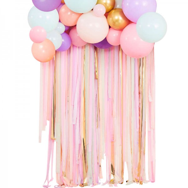 Partyhintergrund Luftschlangen & Ballons Pastell